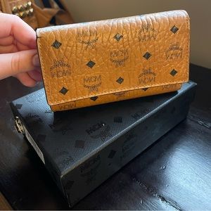 MCM Tri fold Wallet in Visetos